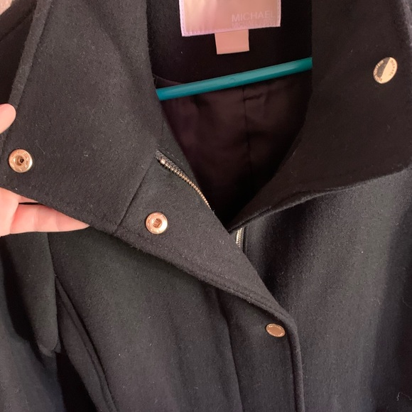 Long micheal kors black coat with gold buttons - Picture 3 of 8